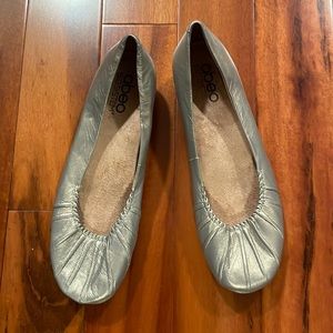 Ballet flats